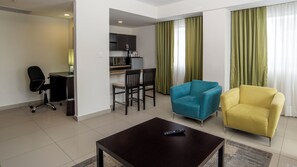 Suite, 1 King Bed | Down comforters, in-room safe, desk, blackout drapes - Holiday Inn Express Xalapa by IHG (Xalapa)