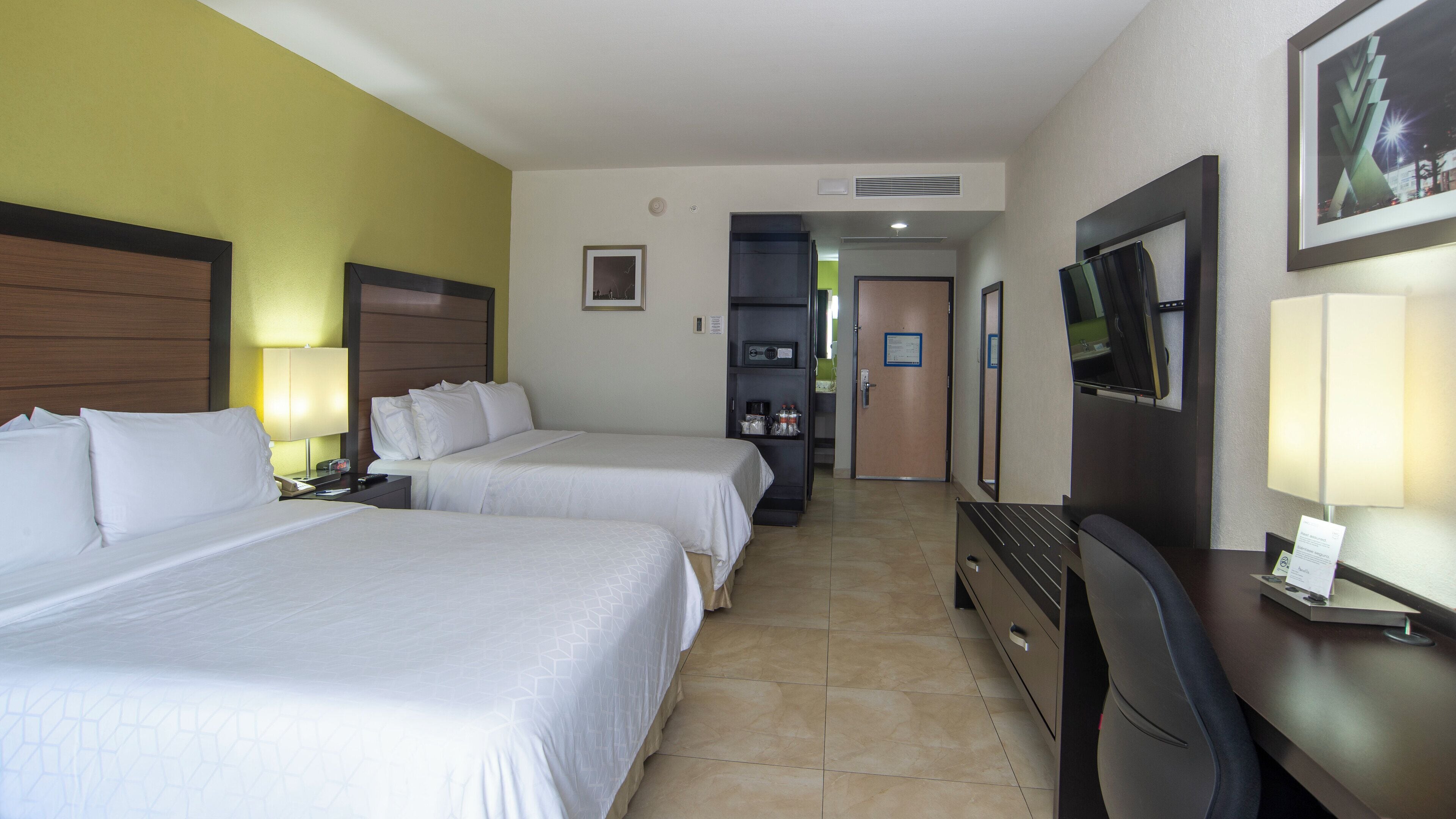 Couette en duvet, coffre-fort, bureau, rideaux d’obscurcissement