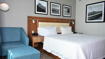 Premium bedding, in-room safe, desk, laptop workspace