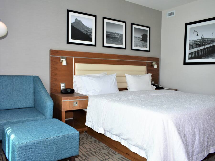 Premium bedding, in-room safe, desk, laptop workspace