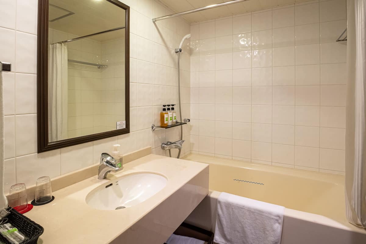 down duvets, minibar, desk, blackout curtains