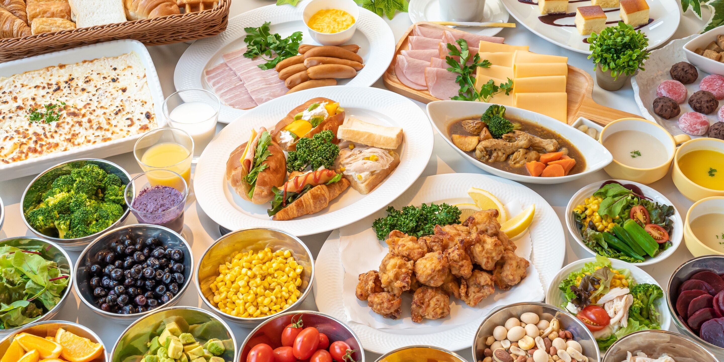daily buffet breakfast (jpy 2500 per person)