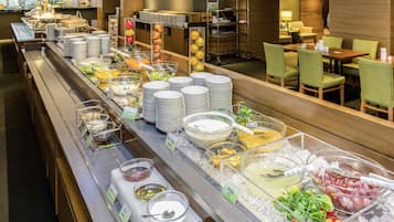Daily buffet breakfast (JPY 2500 per person)