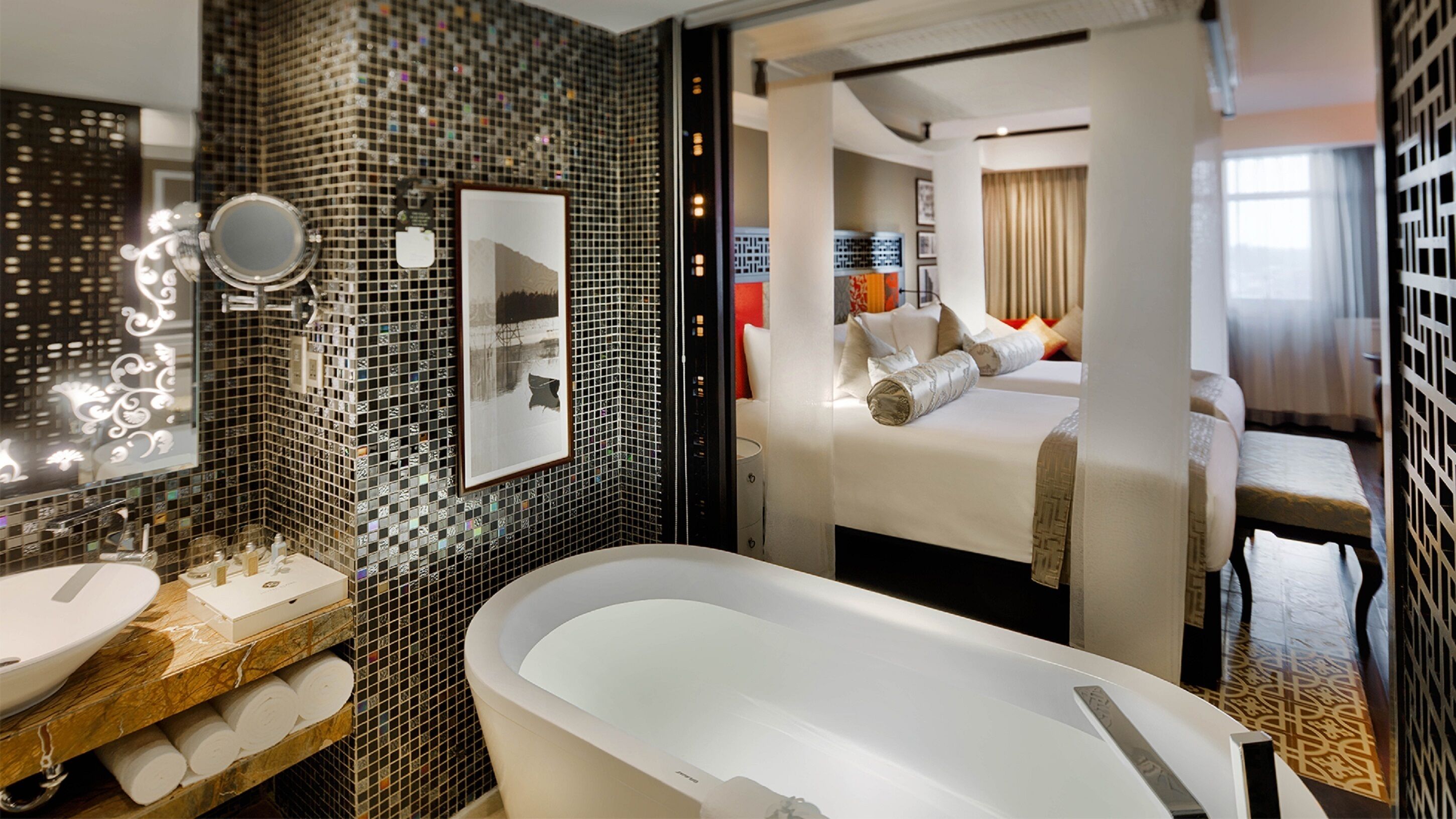 deluxe room, 2 single beds | deep-soaking bathtub