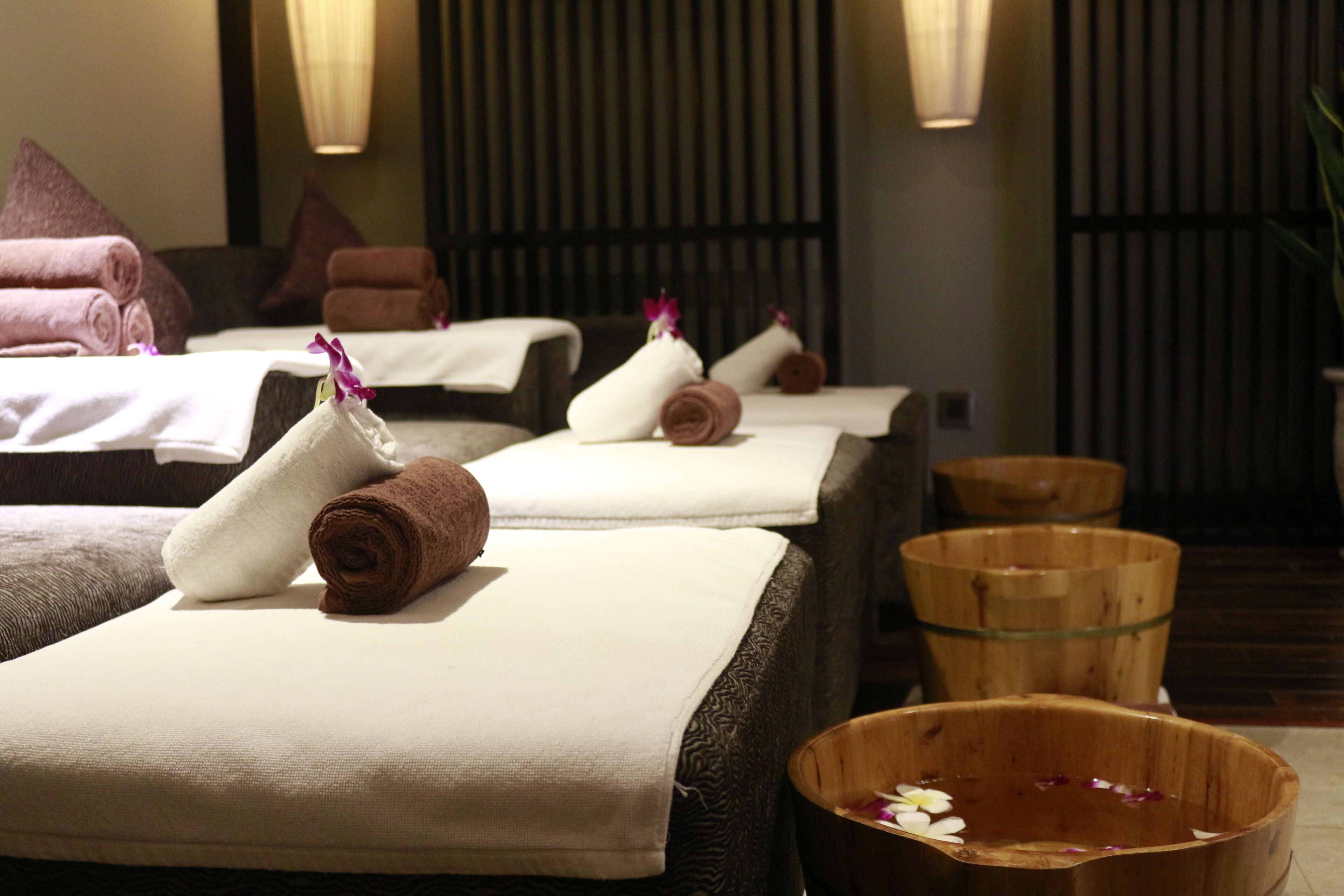 couples treatment room(s), body treatments, hot stone massages