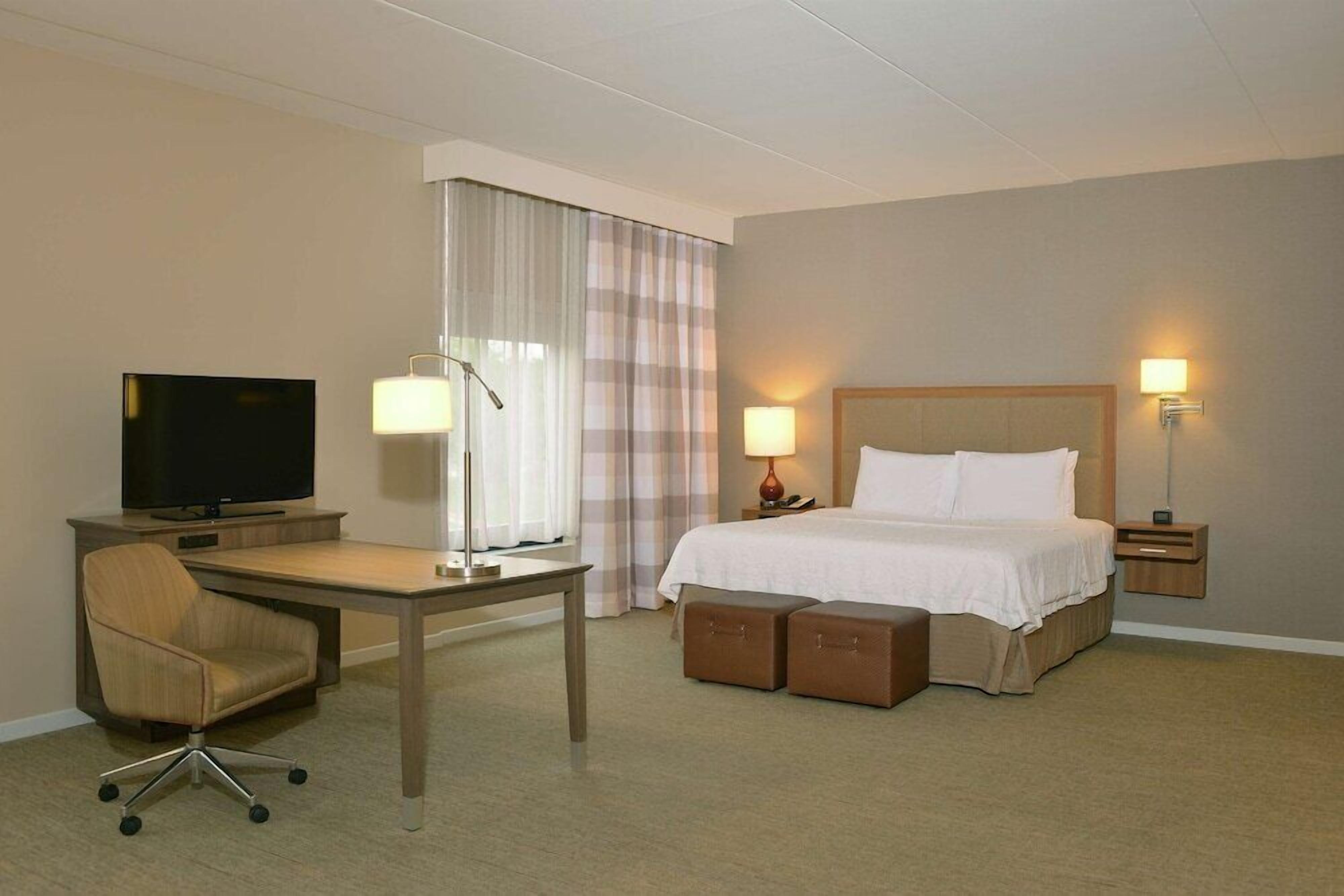 In-room safe, free WiFi, bed sheets