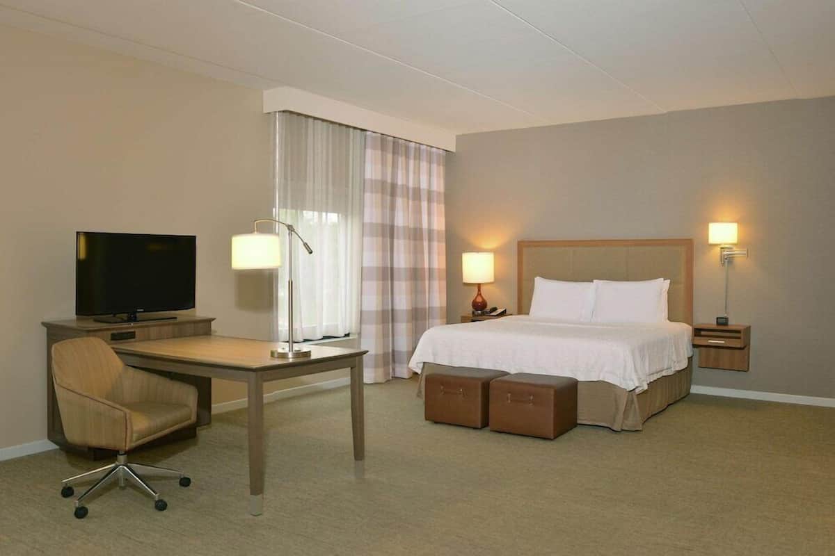 In-room safe, free WiFi, bed sheets