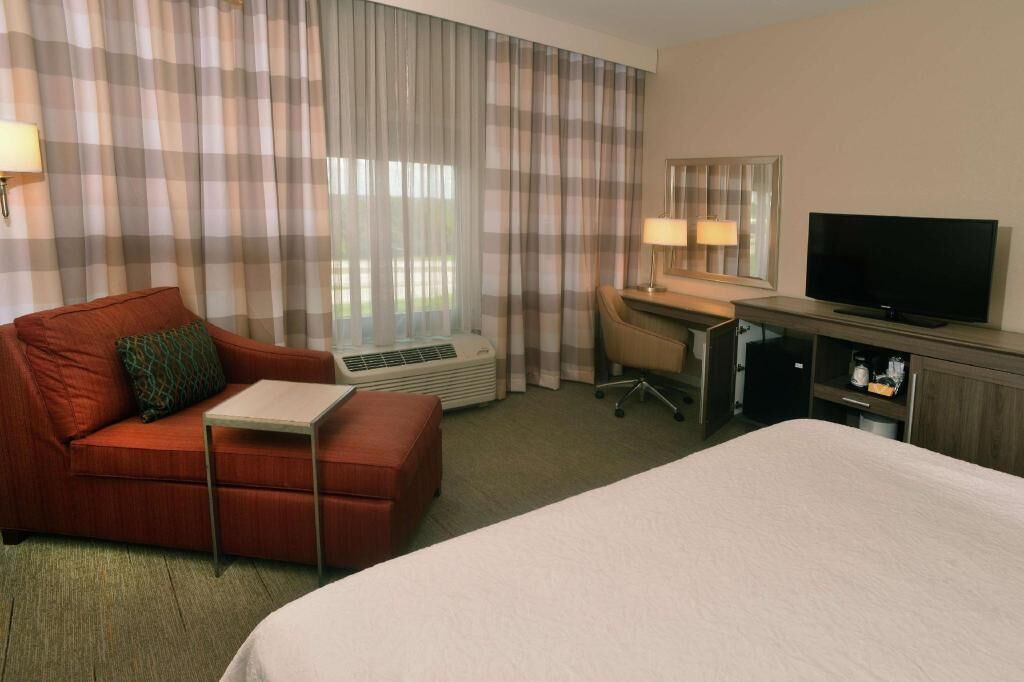In-room safe, free WiFi, bed sheets