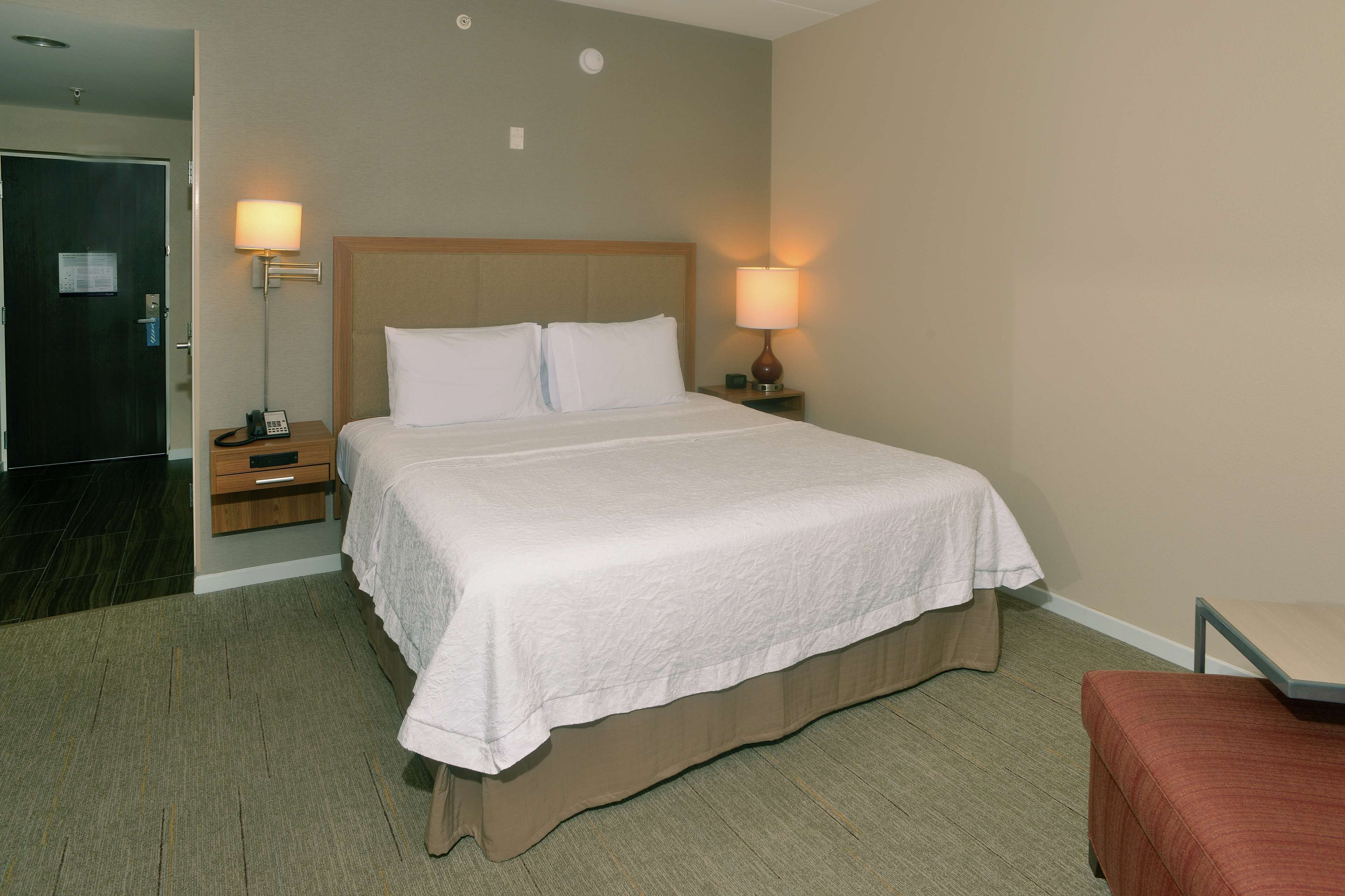 room, 1 king bed, accessible (mobility & hearing, roll-in shower) | in-room safe, free wifi, bed sheets