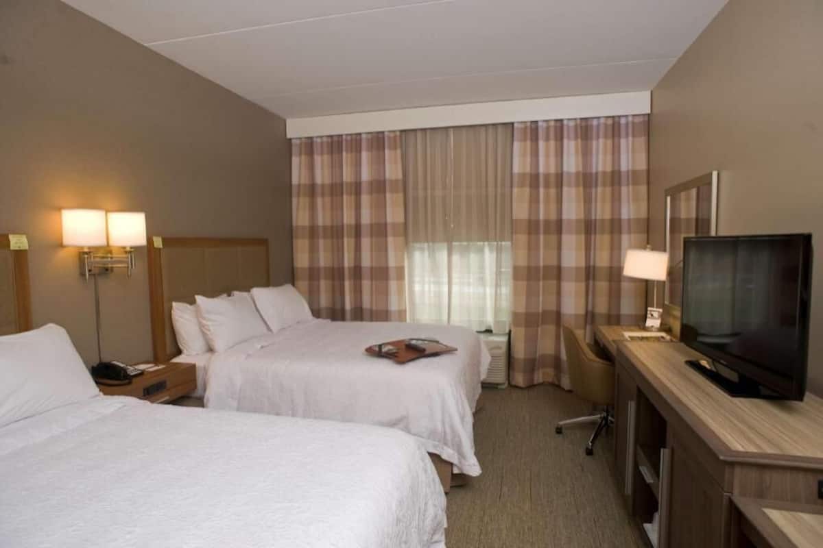In-room safe, free WiFi, bed sheets