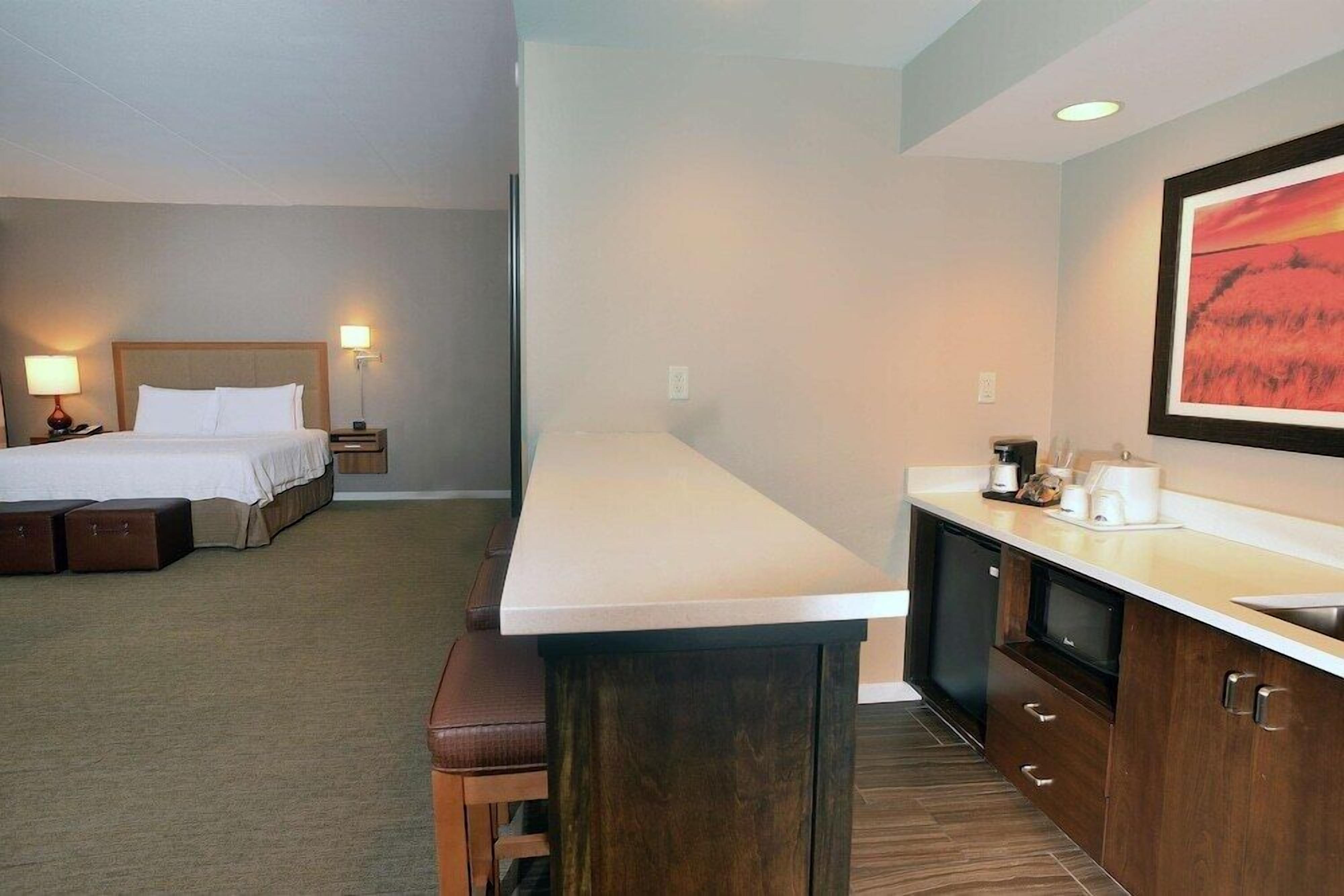 In-room safe, free WiFi, bed sheets