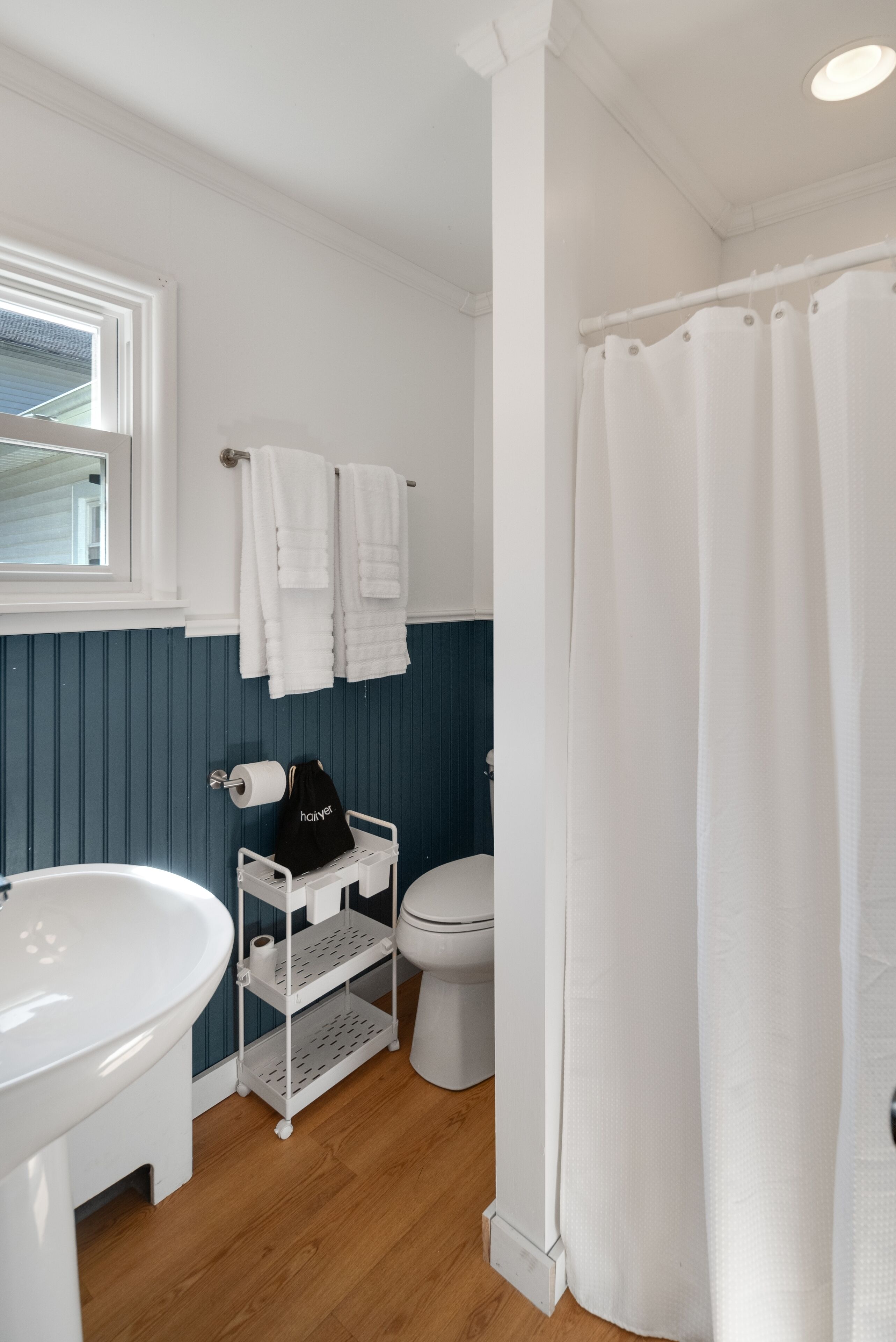 Superior Room | Bathroom | Shower, free toiletries, hair dryer, towels