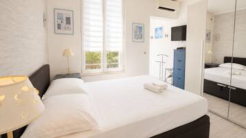 Apartment, 2 Bedrooms | Wired Internet