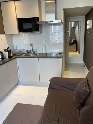 Studio | Living area | TV - Cannes Mimoun Apartments (Cannes)