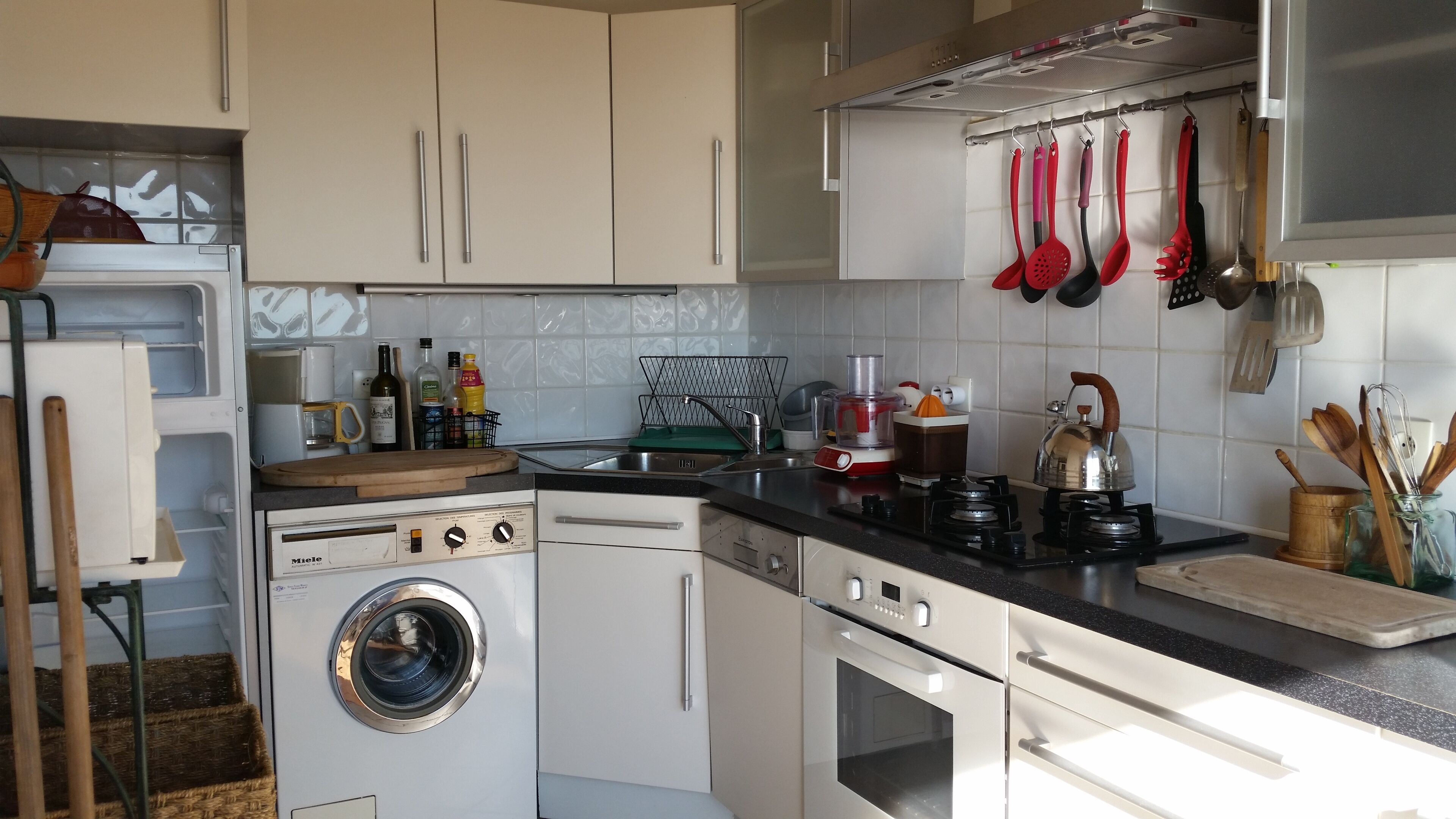 Apartment, 2 Bedrooms | Dapur peribadi | Peti sejuk, ketuhar gelombang mikro, pembancuh kopi/teh 