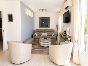Apartment, 2 Bedrooms | Living area