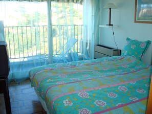 Appartement, 2 chambres | Accès à Internet par câble