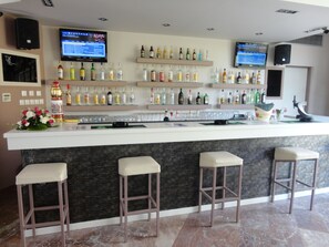 2 bars/lounges, poolside bar - Morfeas Hotel (Corfu)