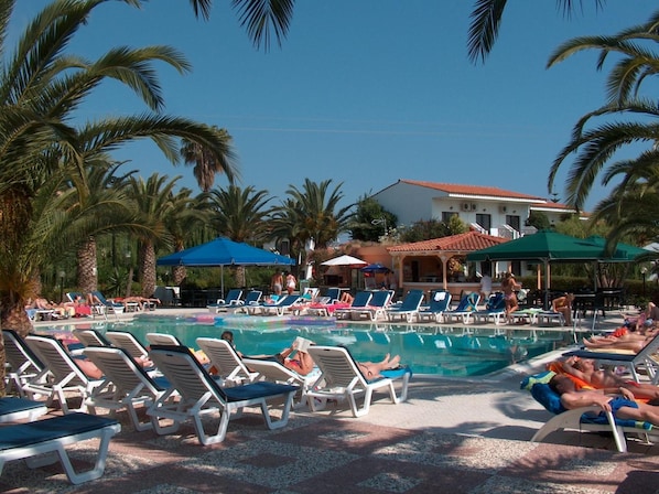 Outdoor pool, pool umbrellas, sun loungers