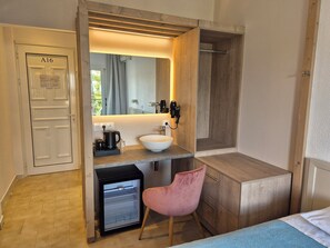 Double Room | In-room safe, free cots/infant beds, bed sheets - Morfeas Hotel (Corfu)