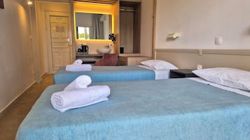 Double Room | In-room safe, free cribs/infant beds, bed sheets