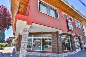 Front of property - Tierra Gaucha Hostel Il (San Carlos de Bariloche)