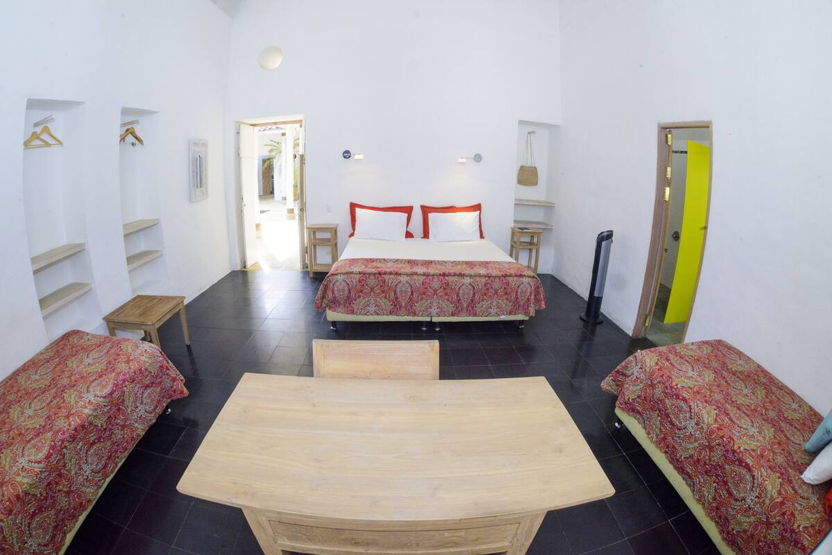 Premium bedding, in-room safe, iron/ironing board, free WiFi