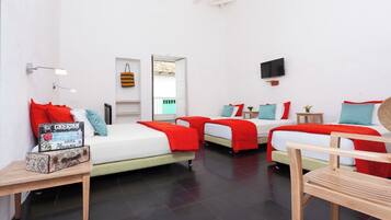 Habitación familiar | Ropa de cama de alta calidad y caja de seguridad en la habitación