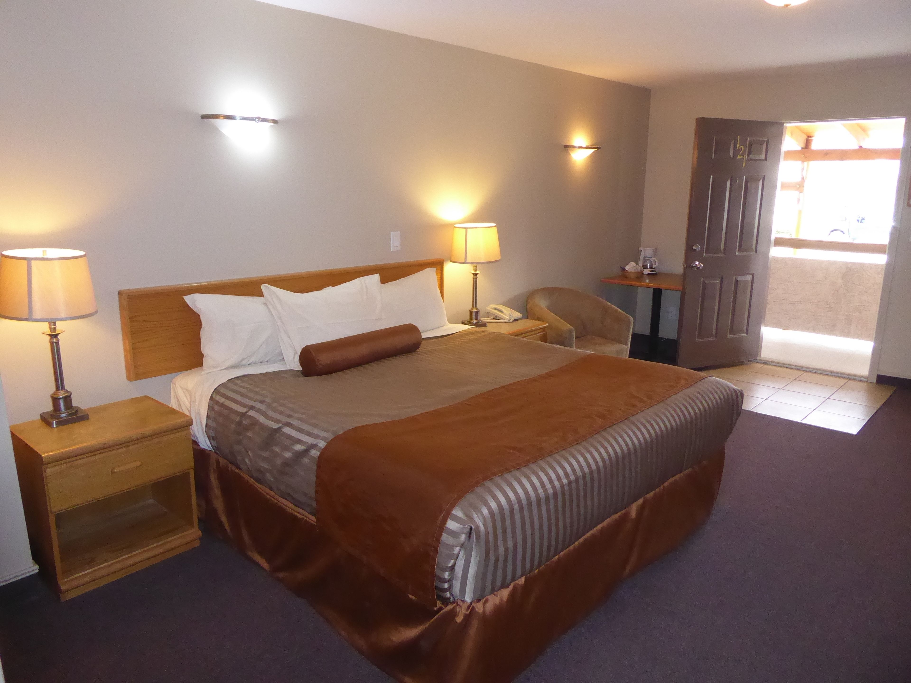 Rom – standard, 1 kingsize-seng | Lydisolert, wi-fi (inkludert) og sengetøy