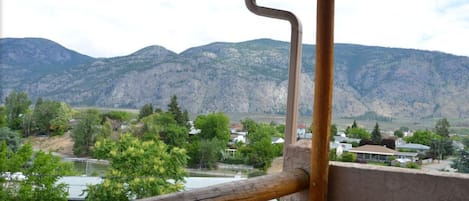 Familjesvit - 1 queensize-säng med bäddsoffa - kök (Balcony) | Utsikt mot bergen