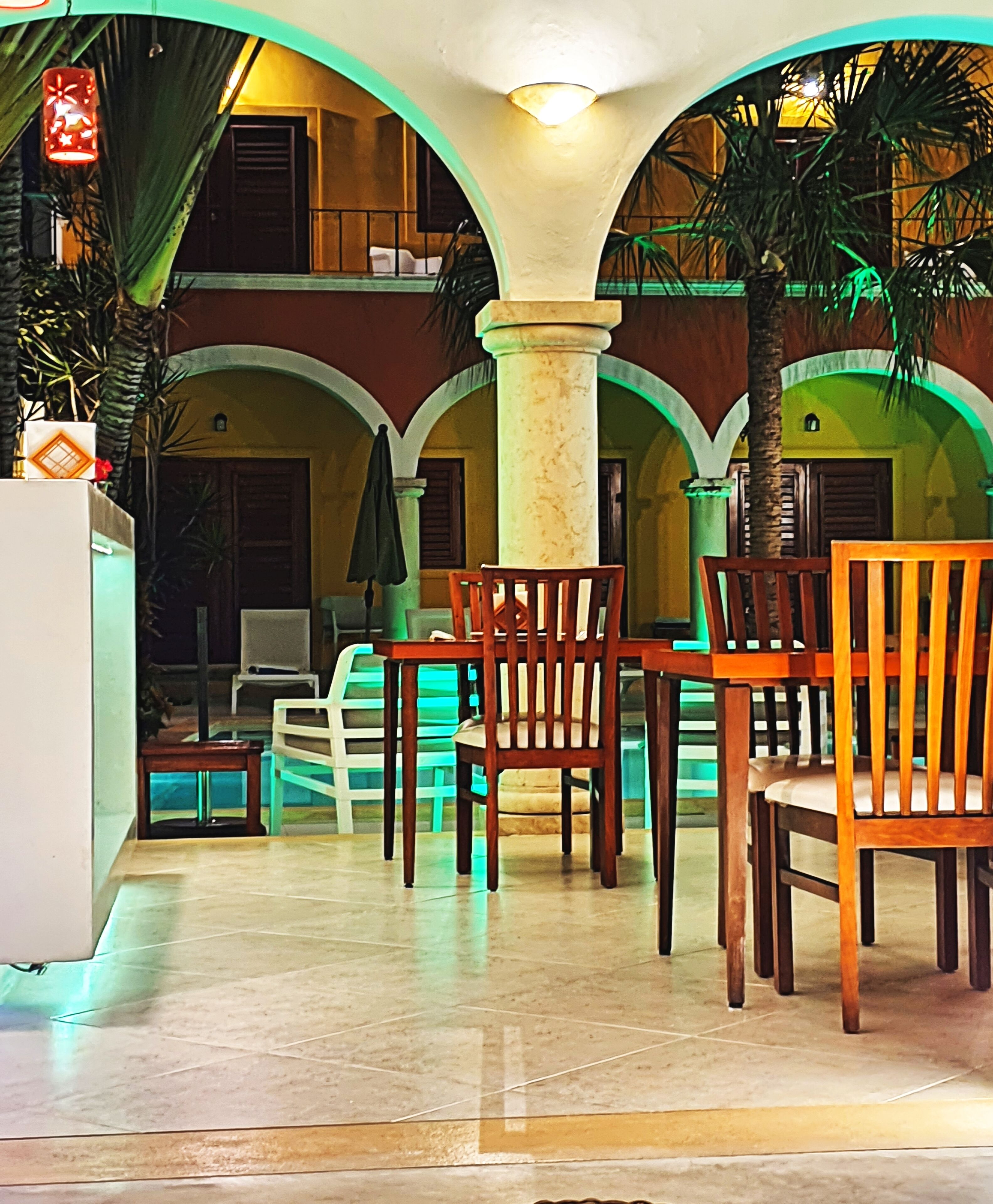 إطلالات على حمام السباحة 