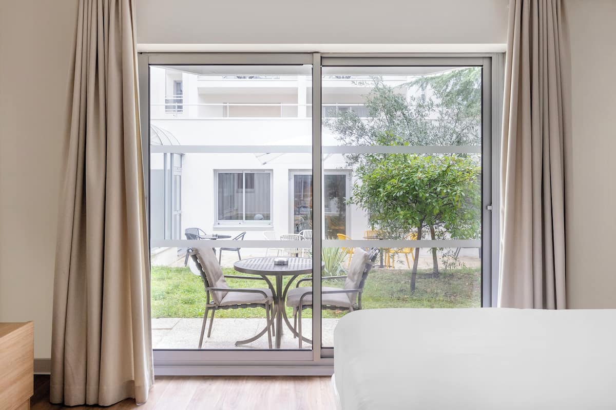 studio (apartment) | garden view