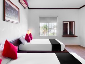 Standard Quadruple Room, 2 Double Beds | Desk, free WiFi, bed sheets