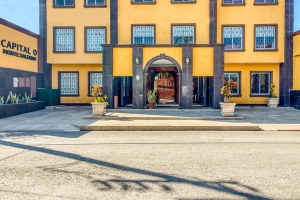 Pintu masuk hartanah