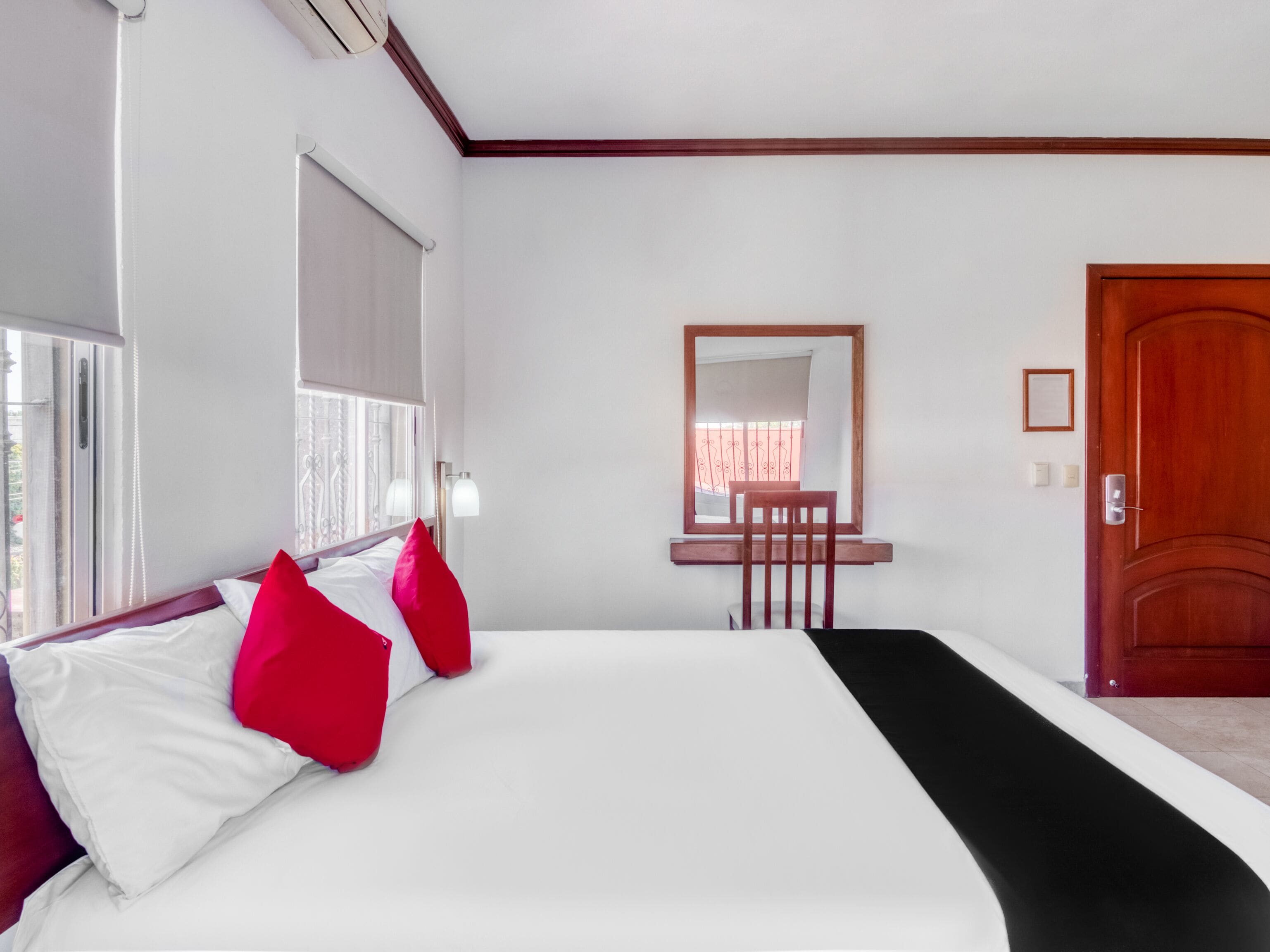 superior room | desk, free wifi, bed sheets