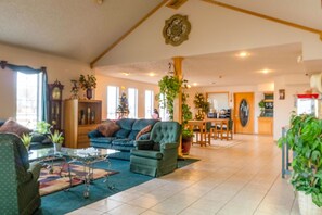 Área de estar no saguão