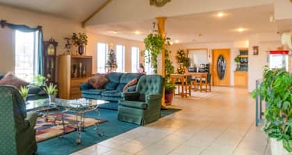 HomeTown Inn By OYO Texhoma, OK