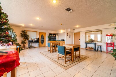 HomeTown Inn By OYO Texhoma, OK