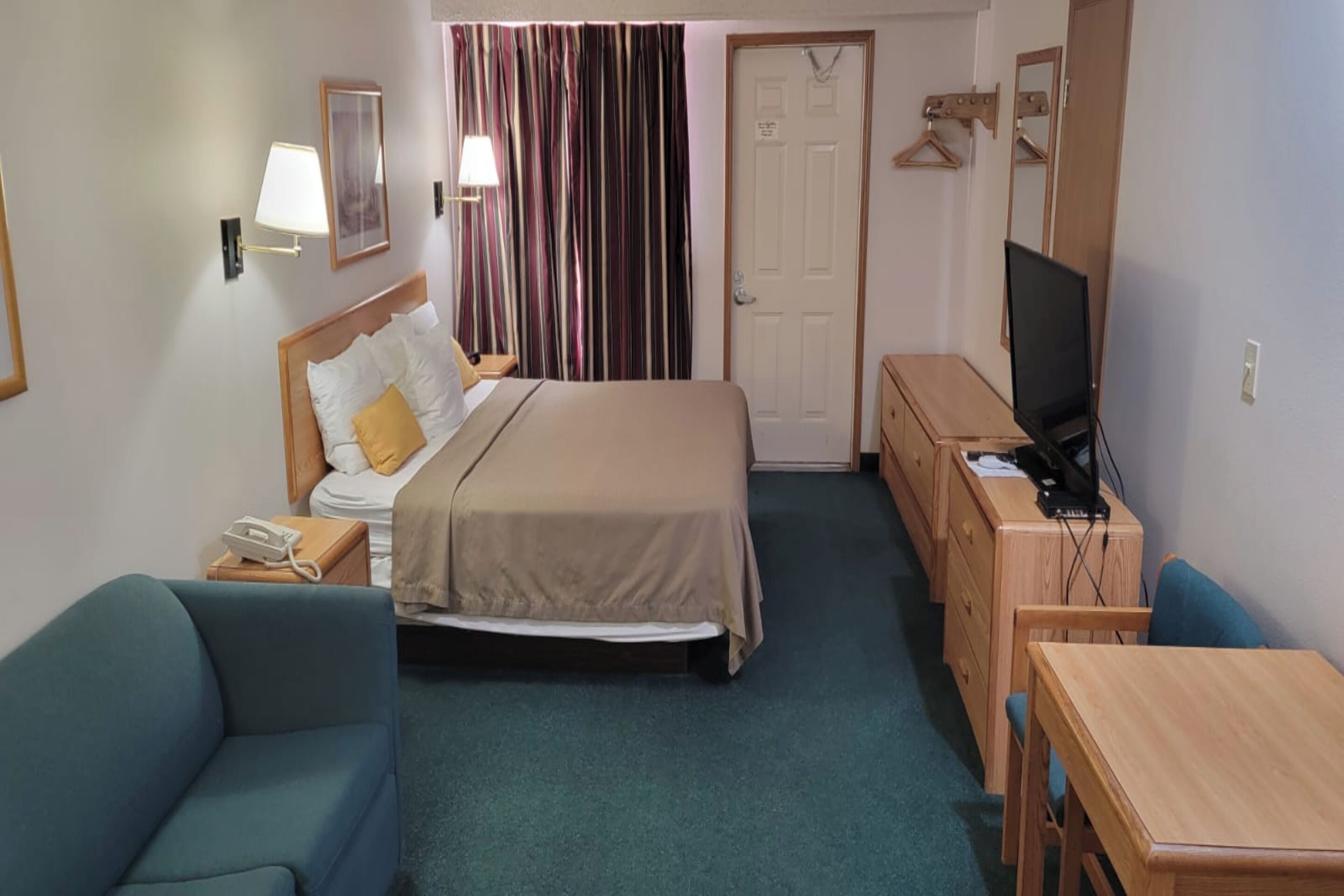 HomeTown Inn By OYO Texhoma, OK