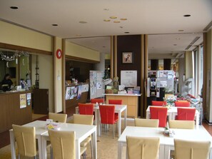 Breakfast, lunch and dinner served - Osaka International Youth Hostel (Takaishi)