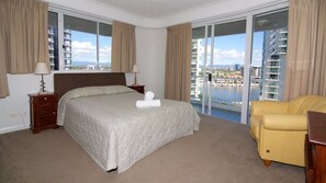 Soundproofing, iron/ironing board, cots/infant beds, rollaway beds - Surfers Mayfair (Surfers Paradise)
