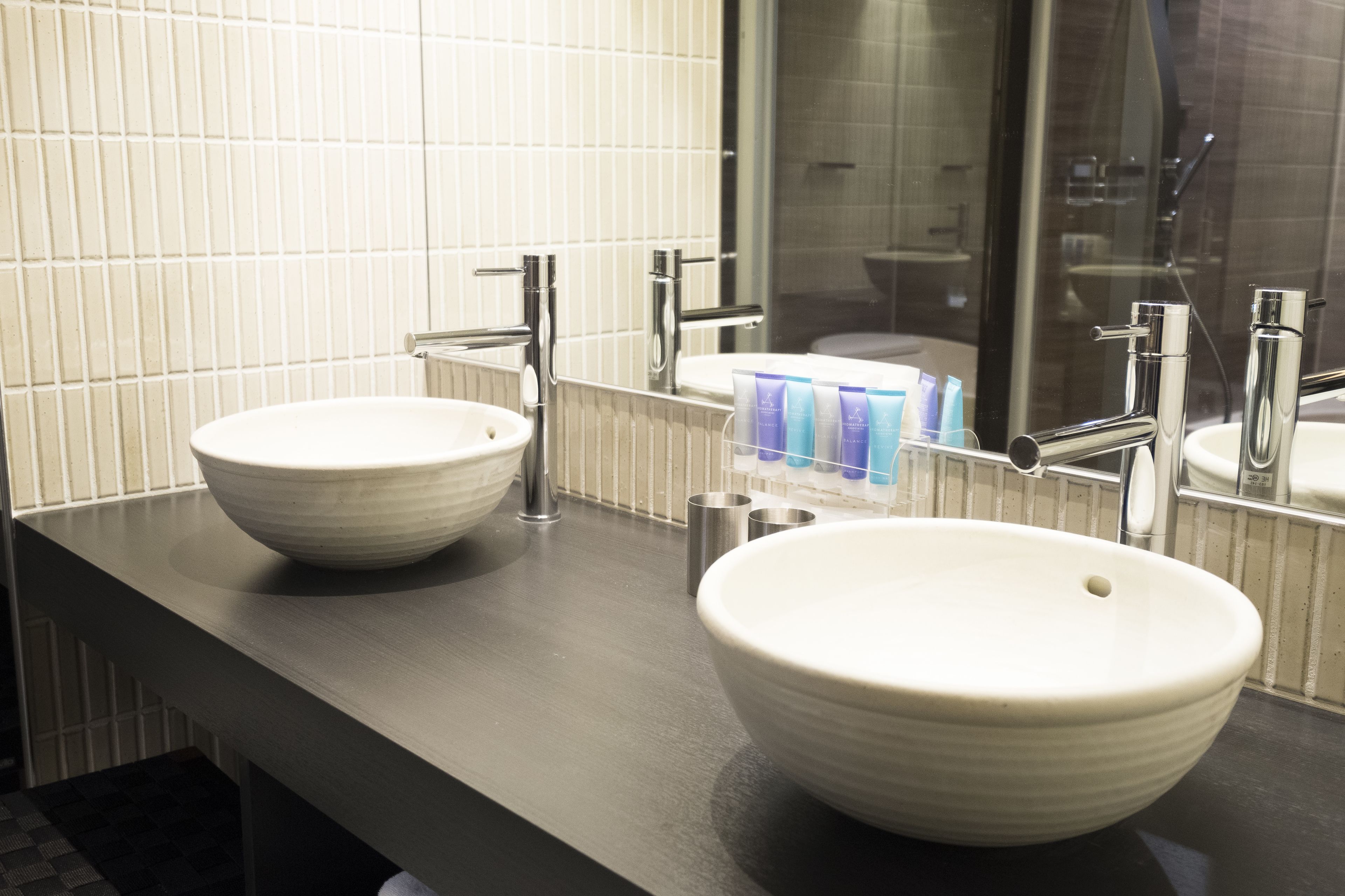 luxury twin, non smoking | bathroom sink