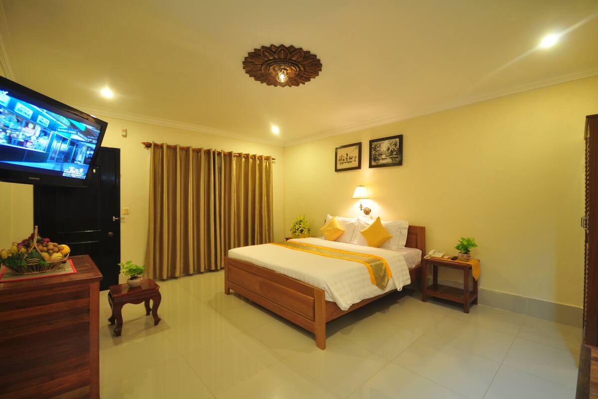 Superior Double Room | Minibar, in-room safe, desk, iron/ironing board (on request)