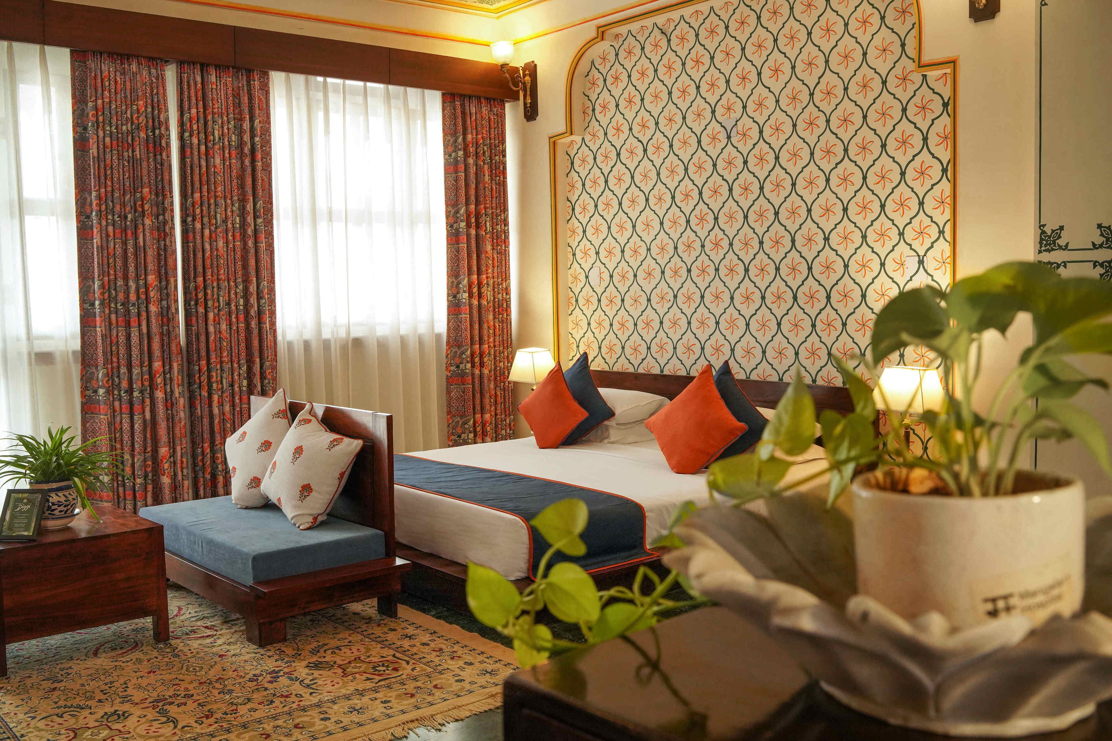courtyard suite room | down duvets, minibar, in-room safe, individually decorated