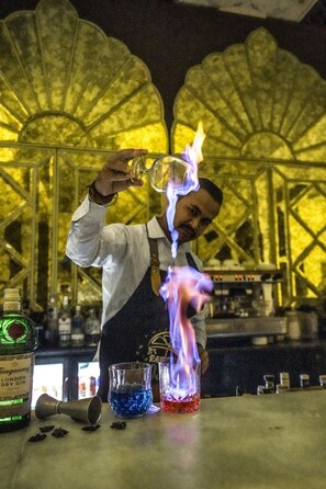 2 restaurants, breakfast, lunch, dinner served; American cuisine  - Diggi Palace Jaipur - A City Center Hidden Heritage Gem (Jaipur)