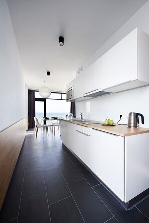In-room safe, desk, laptop workspace, iron/ironing board - Boulevard Ustronie Morskie (Ustronie Morskie)