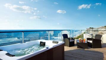 Jetted bathtub