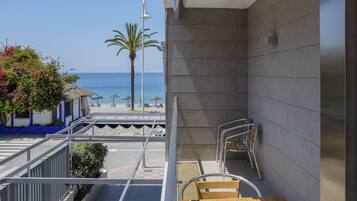 Junior studio suite, gedeeltelijk uitzicht op zee, aan zee | Exterieur