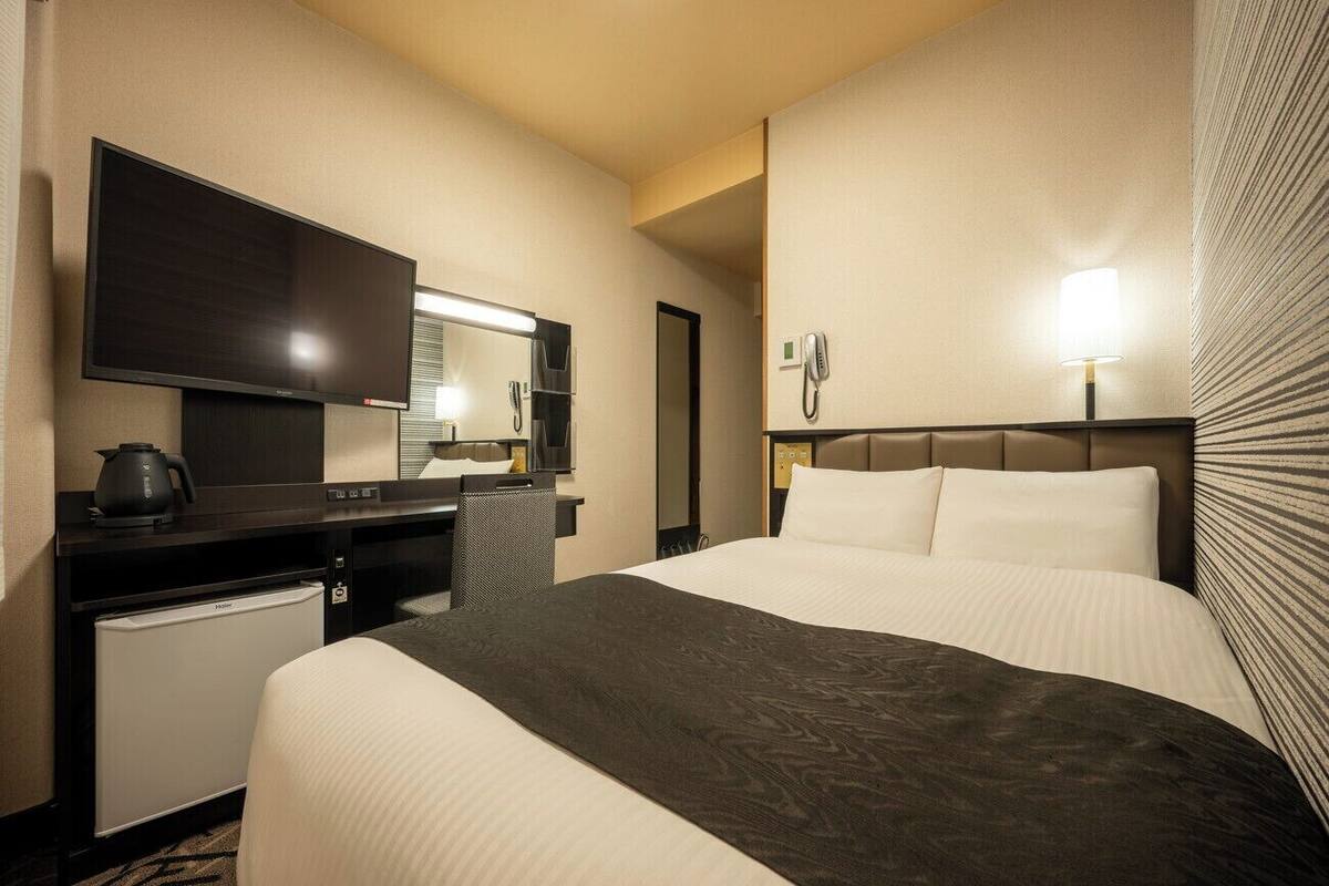 1 bedroom, desk, free wifi, bed sheets