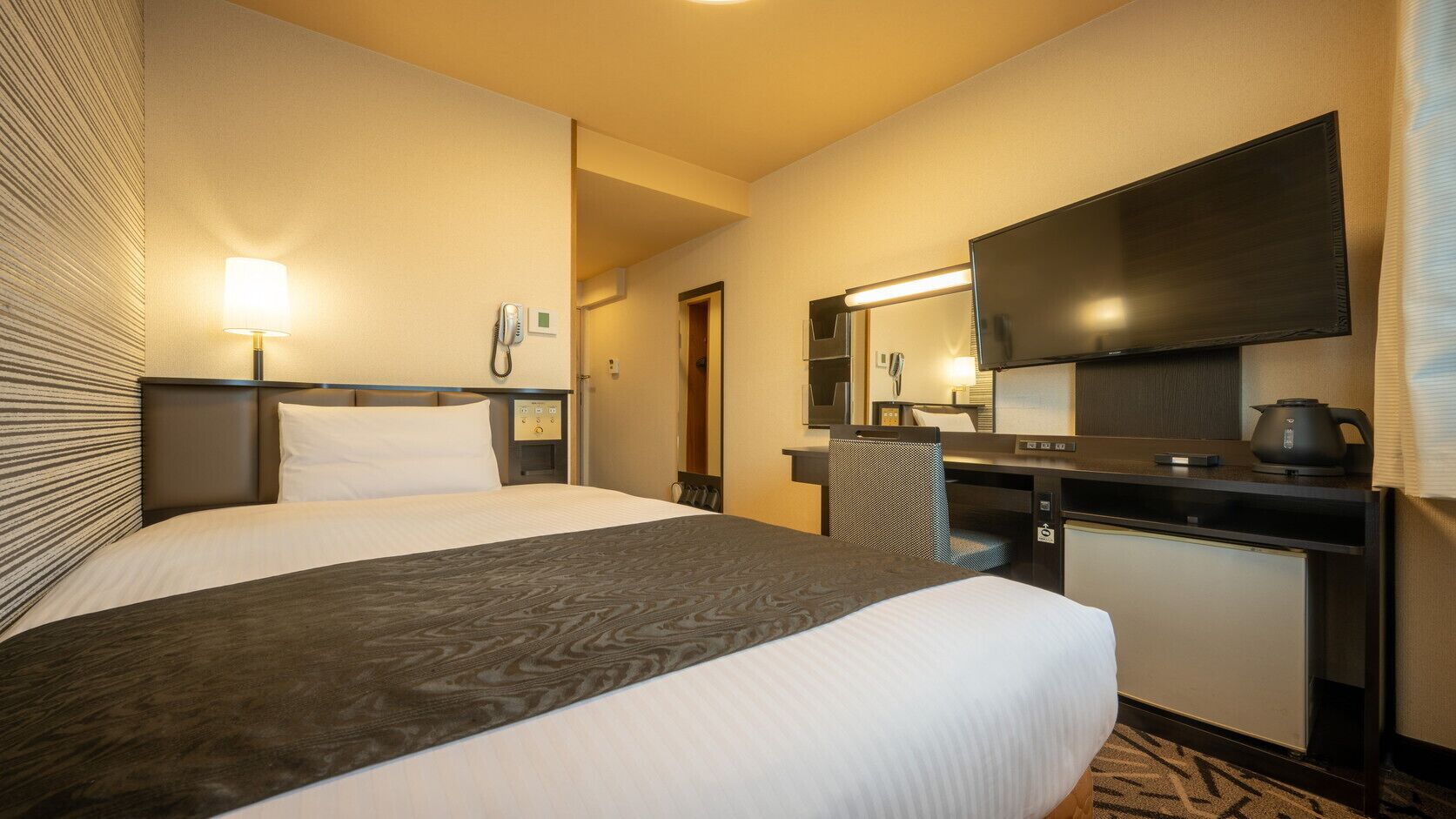 Desk, free WiFi, bed sheets